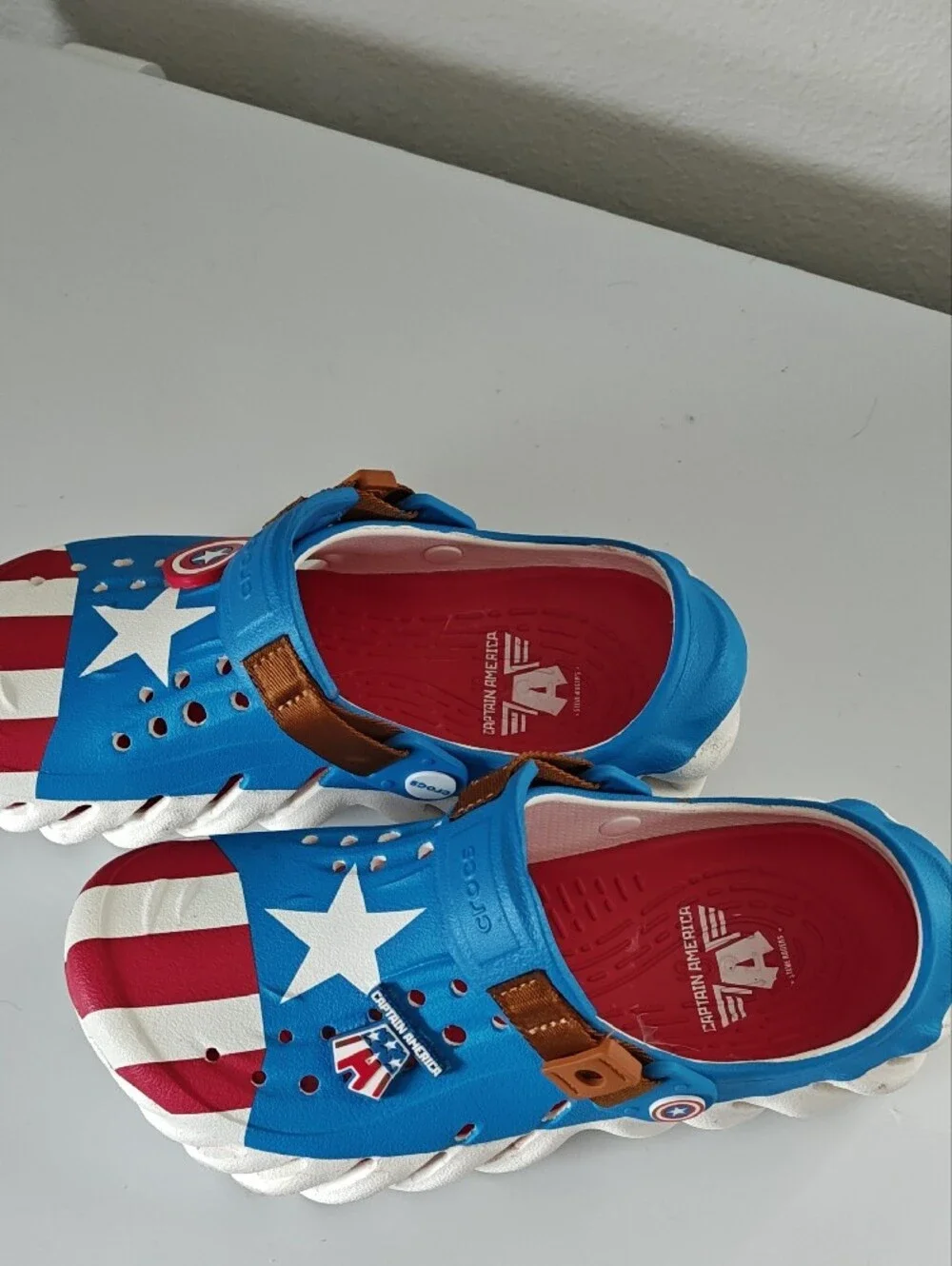 CROCS fun captain